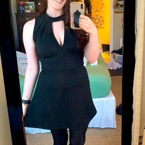 DIVIDED CUTOUT BLACK DRESS
